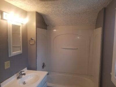 Photo - 558 Neale Ave SW