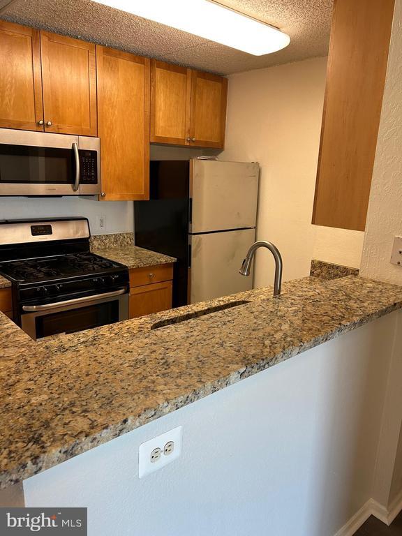 Building Photo - 75 S Reynolds St Unit 212