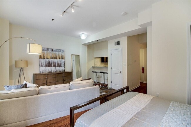 Photo - 227 Christopher Columbus Dr Unidad 204B
