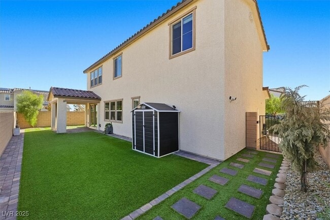 Building Photo - 10260 Western Pine Ave