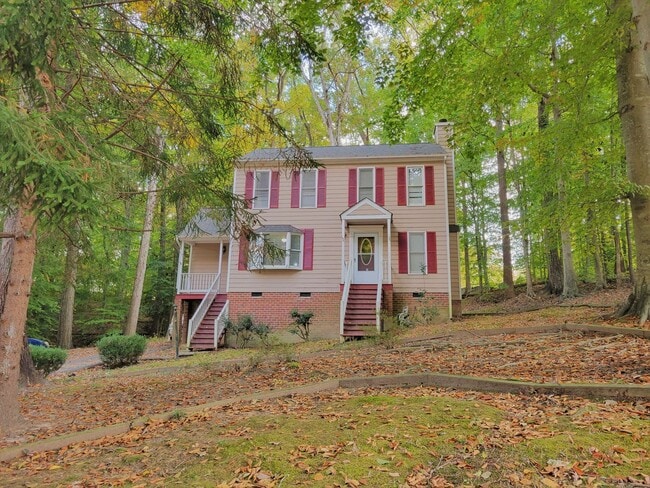 Building Photo - 3 Bedroom 2.5 bath Colonial off of Reams Road in Chesterfield County