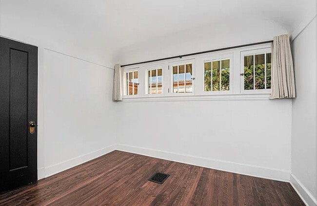 Photo - 1133 Stonebrook Ct NE