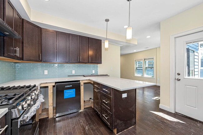 Building Photo - 70-72 Stanley Ave. Unit 72