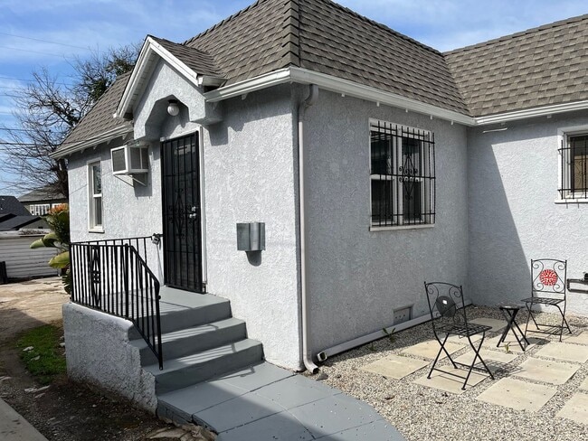 Photo - 3926 W 28th St Unit 3926 1/2 W 28th St