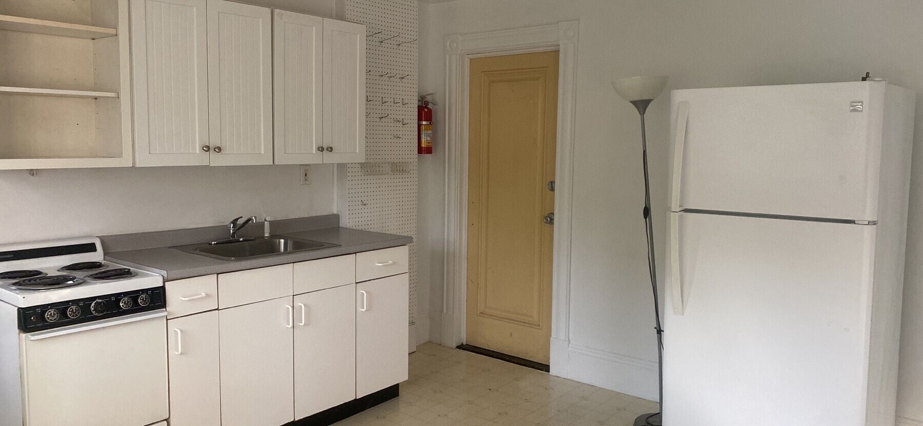 Photo - 506 S Windsor St Apartments