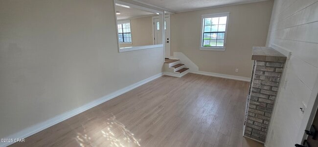 Photo - 180 Crane St