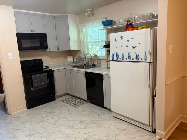 Kitchen - 3721 Winterhaven Rd