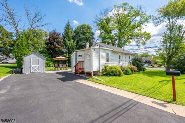 100 Ridgedale Ave