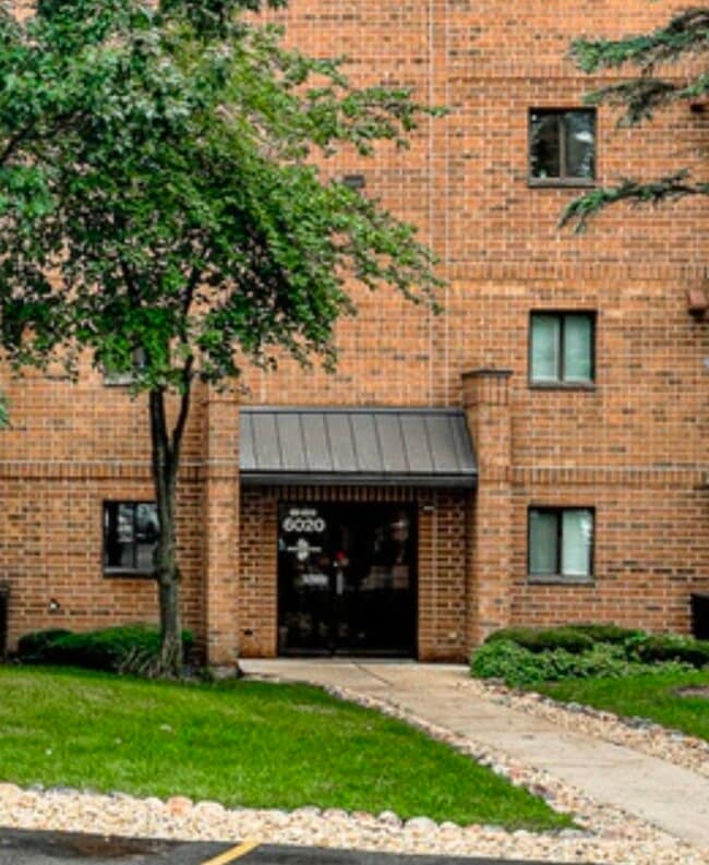 Building Photo - 6020 Lake Bluff Dr Rental