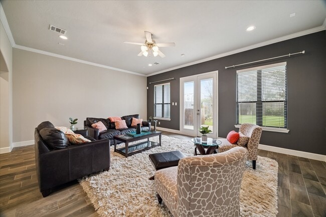 Photo - 1725 W 23rd St