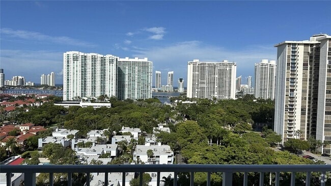 Building Photo - 2851 NE 183rd St Unit 1609E Rental