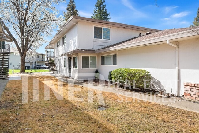 Building Photo - 243 Breuner Dr Unit #2