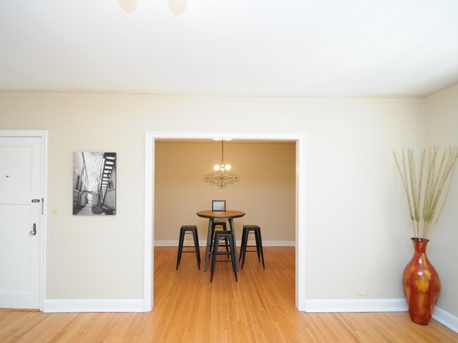 Spacious Dining Room - Lindsay 414