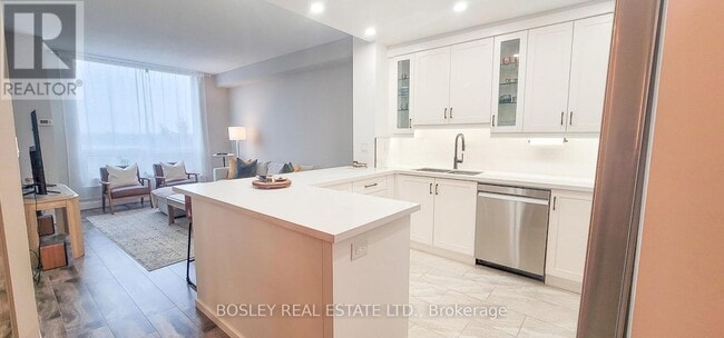 Photo - 326 Major Mackenzie Dr E Unit 822