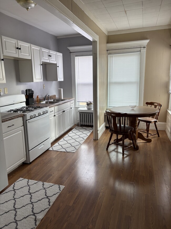 Building Photo - 589 E Losey St Unit 591 E. Losey