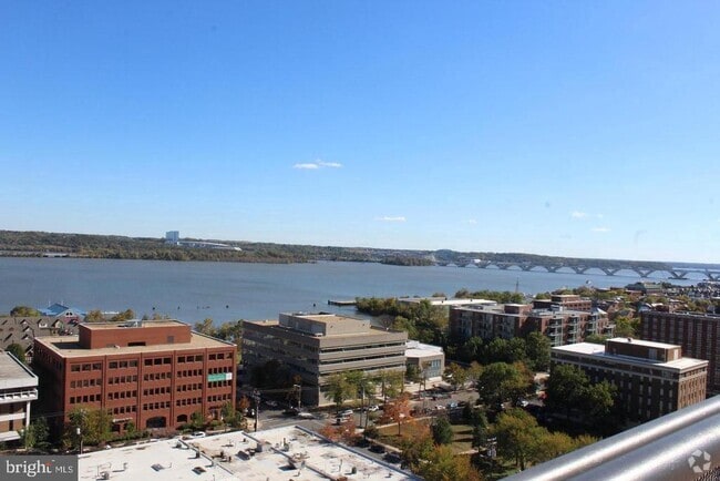 Building Photo - 801 N Pitt St Unit 1206 Rental