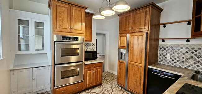 Photo - 832 Hazel St