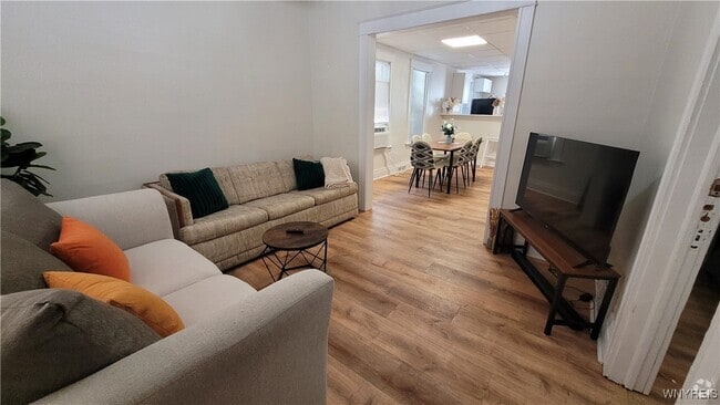 Building Photo - 614 7th St Rental