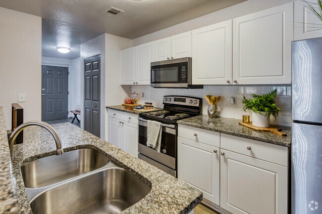 4BR, 4BA - 4201 Monticello Gardens Pl Tampa, FL