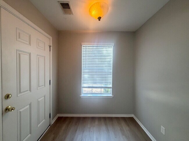 Photo - Three Bedroom Townhome Located in Mill Creek