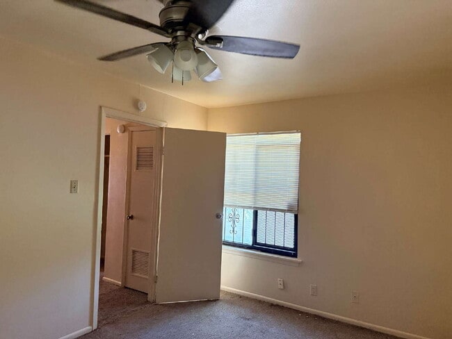 Photo - 606 Morningview Dr