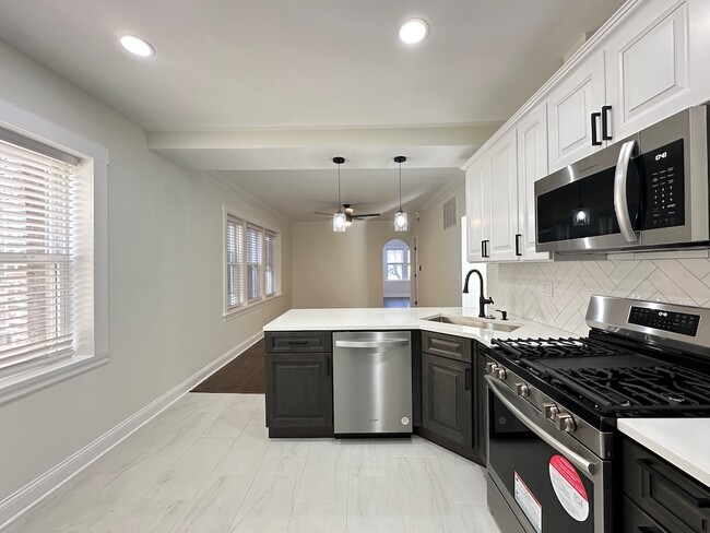 Photo - 3045 W Addison St Unit A09W