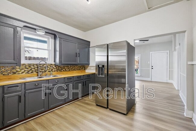 Photo - 2332 E Houston St