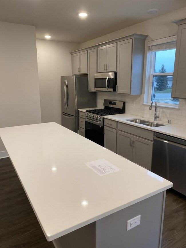 Photo - W218N16046 Tiger Lily Dr