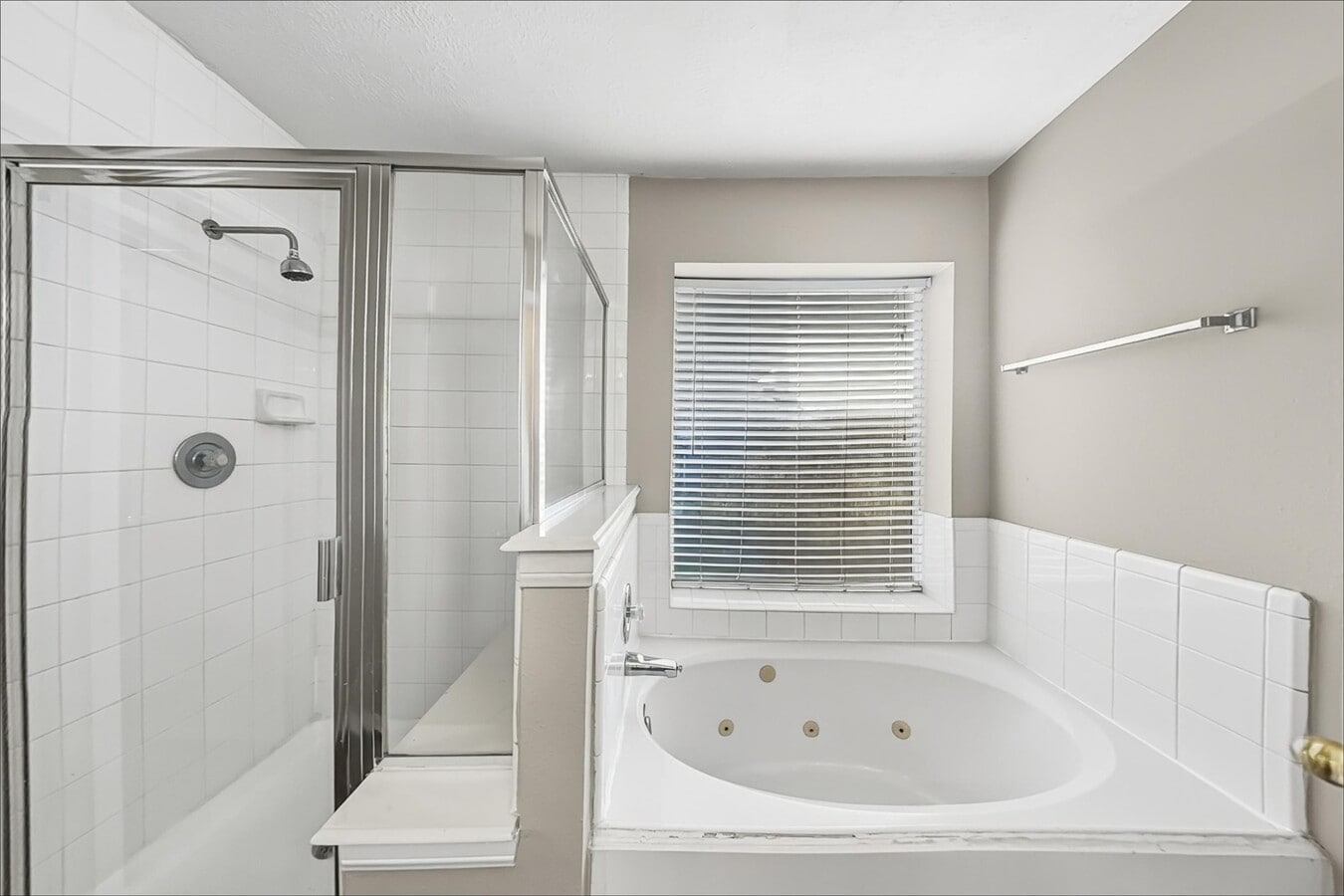 Photo - 1423 Hunter Green Ln