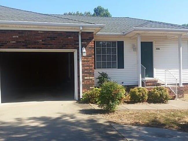 Photo - 2 bed 2 bath Duplex with Garage Unit B