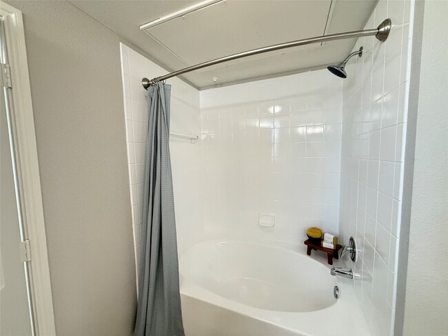 Photo - 14807 Woodland Hills Dr Unit B2F2208