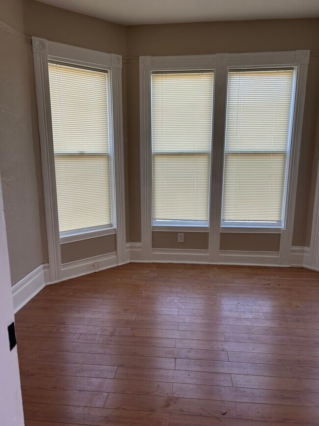 Photo - 1183 63rd St