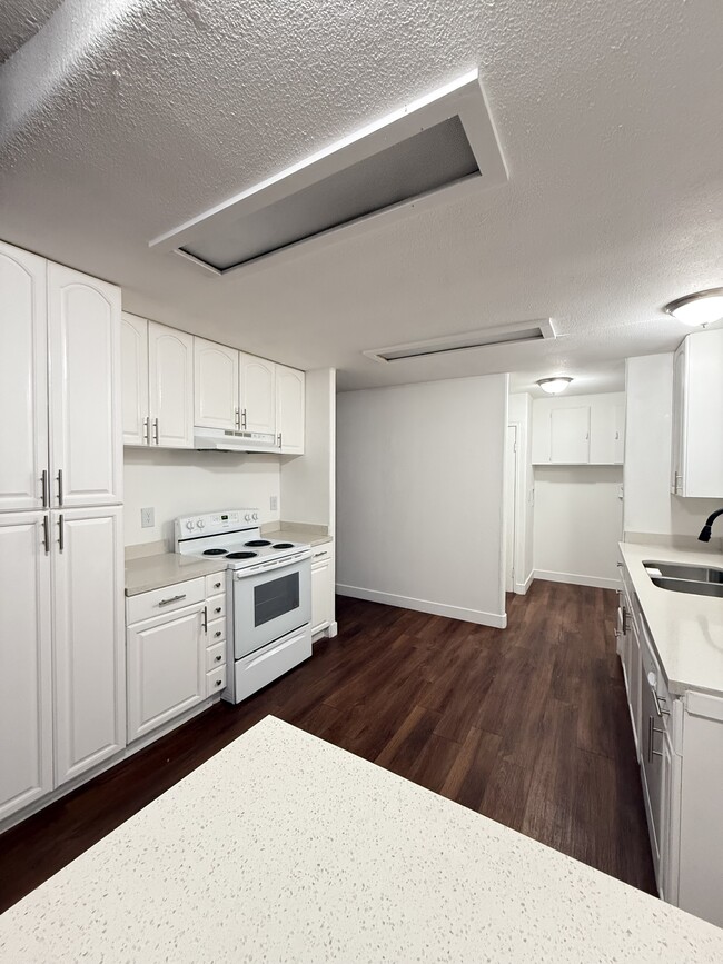 Building Photo - 24425 Woolsey Canyon Rd Unit 95