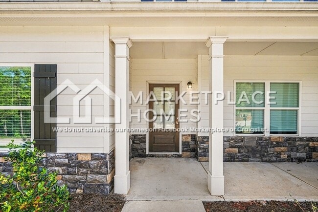 Photo - 110 Hawthorn Ln