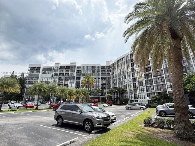 Photo - 800 Parkview Dr Unit 820