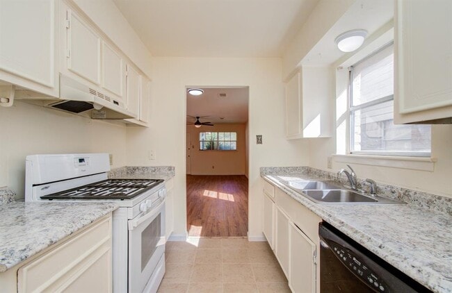 Photo - 3122 Scotch Moss Ln