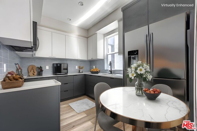 Photo - 6700 Balboa Blvd Unidad 2