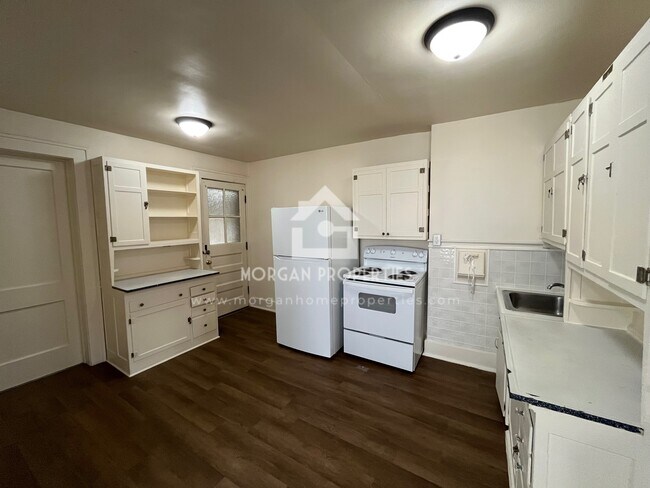 Photo - 330 E 12th St