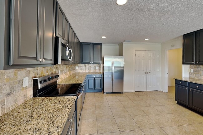 385 Bostwick Cir