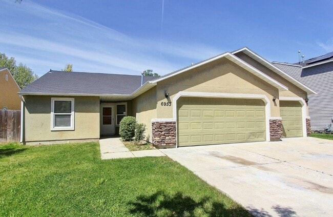 Clean Single-Level Home in Charter Pointe - Clean Single-Level Home in Charter Pointe