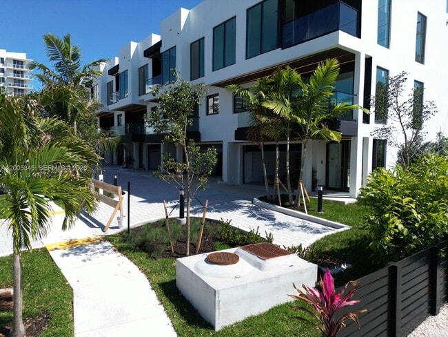 Photo - 3222 NE 7th St