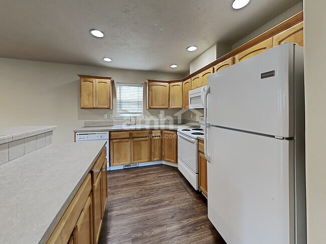 Photo - 39237 Newton St