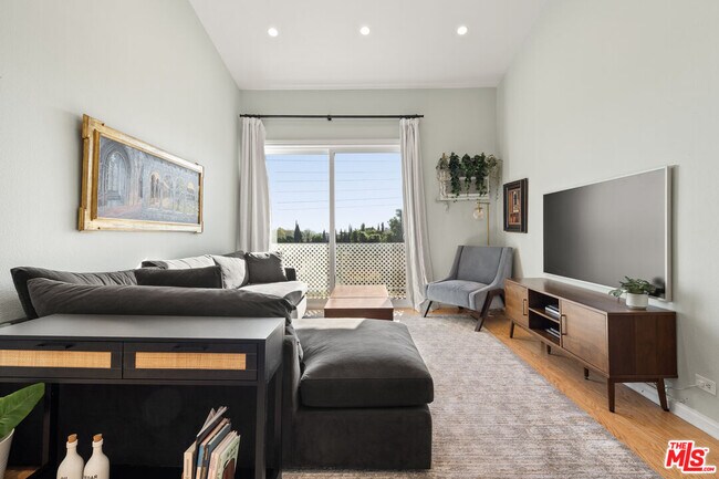 Photo - 1440 Veteran Ave Unit 557