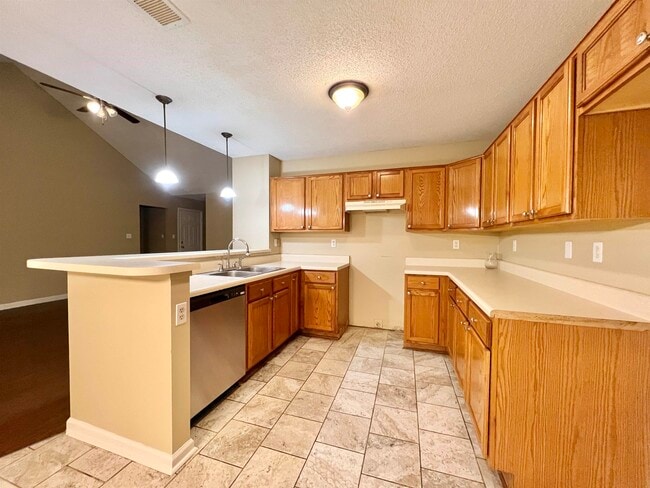 Photo - 951 Scofield Dr