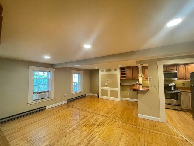 Photo - 131 W Merrimack St Unit Apartment 3