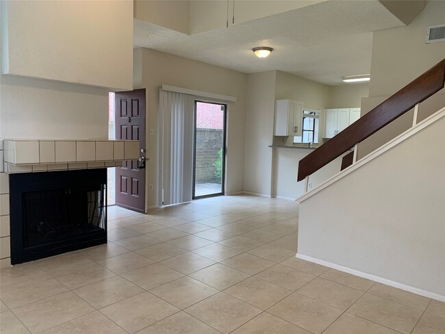 Building Photo - 2710 Grants Lake Blvd Unit M5