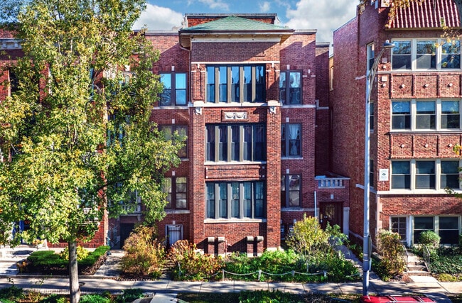 Building Photo - 7717 N Sheridan Rd Unit 1F Rental