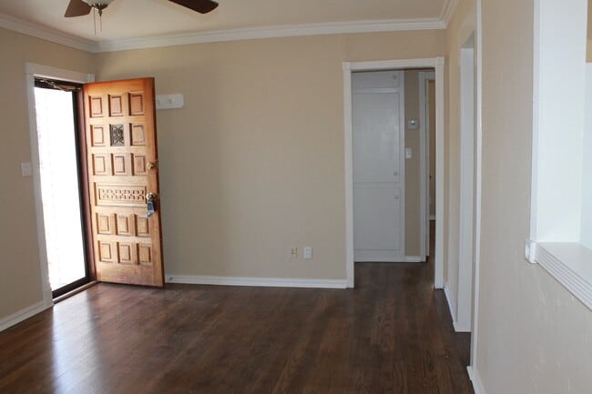 Photo - 207 E Rickenbacker Dr