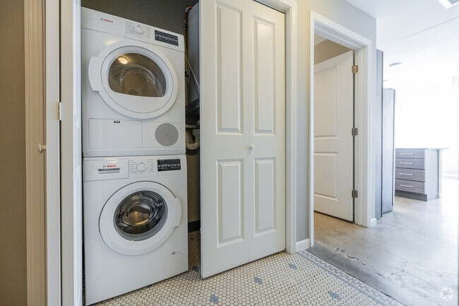 1BR, 1BA - 539SF - In-Unit Laundry - The Palace Apartments