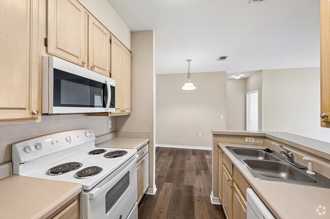 2BR, 2BA - 1,091SF - Kitchen